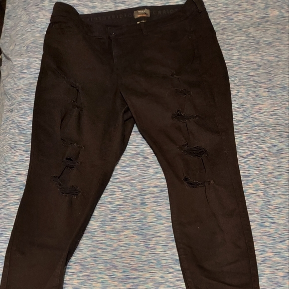Torrid Destructed Bombshell Skinny Jeans - Picture 4 of 10